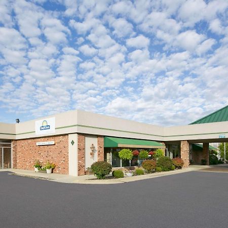 Days Inn By Wyndham Sidney Oh Dış mekan fotoğraf